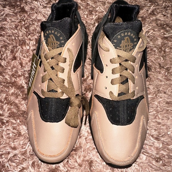 NWOT Nike Air Huarache LE Black and Tan Men's Shoes 7 - Picture 4 of 10